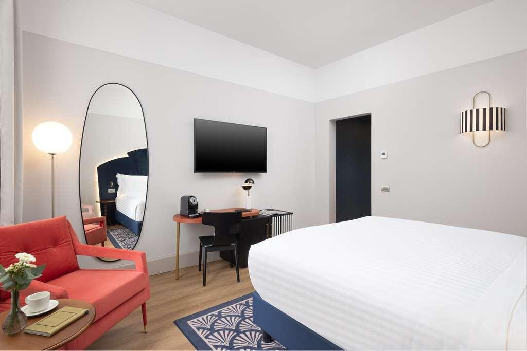 Anglo American Curio Collection By Hilton