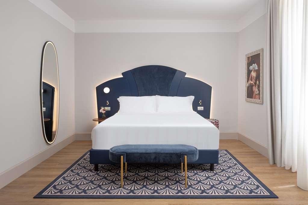 Anglo American Curio Collection By Hilton 4* Florencia